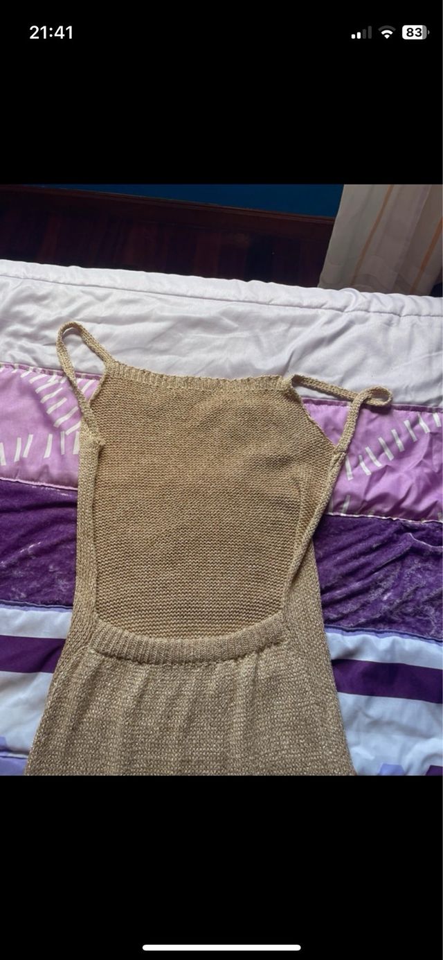 Vestido dorado punto espalda abierta