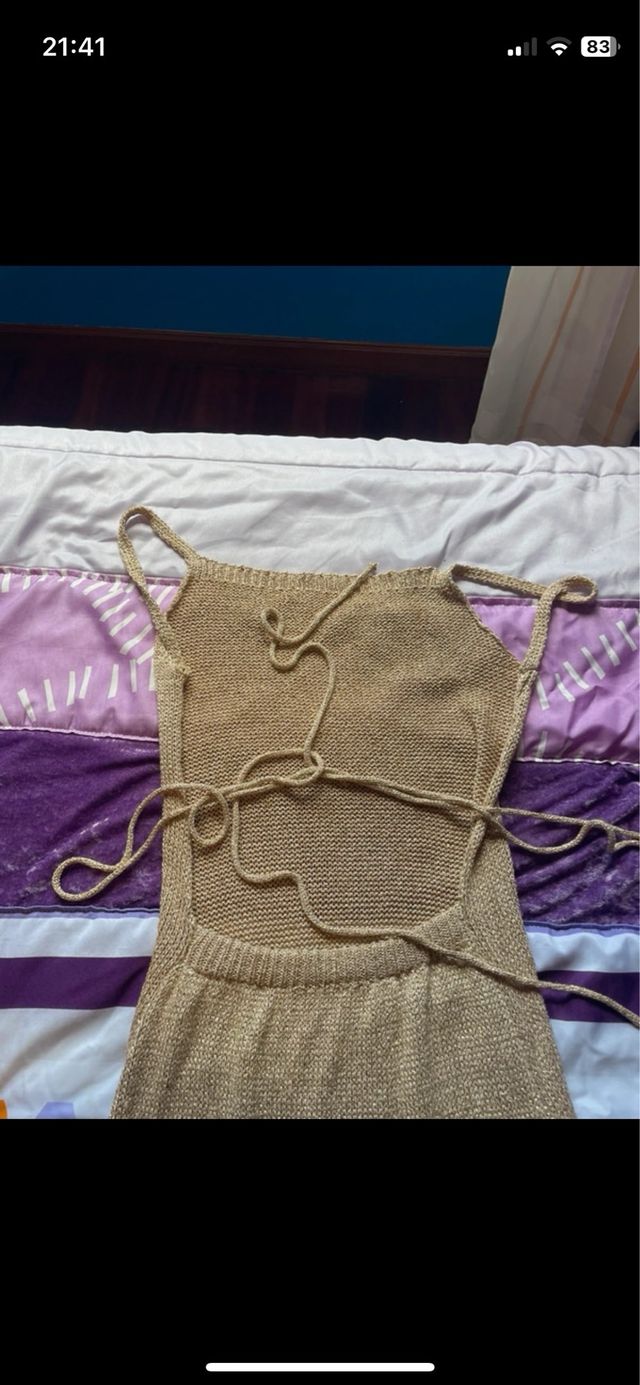 Vestido dorado punto espalda abierta