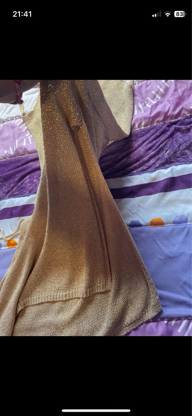 Vestido dorado punto espalda abierta