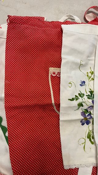 Set 5 grembiuli da cucina ricamati