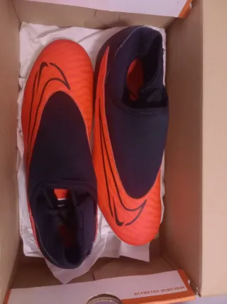Tacos de fútbol Nike Talla 42 Naranja/Negro