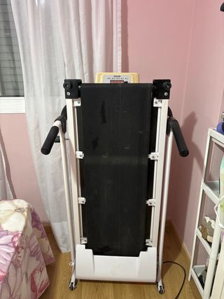 Cinta de andar plegable iWalk recogida en mano