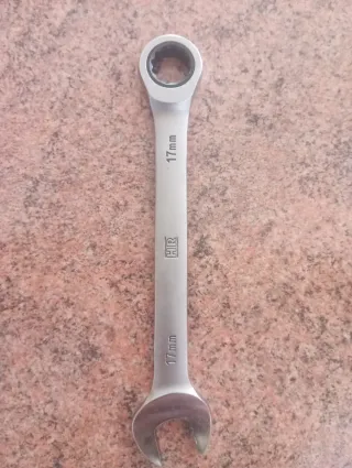 Llave fija y carraca 17mm