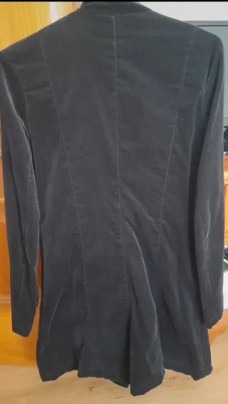 Chaqueta pana negra y roja