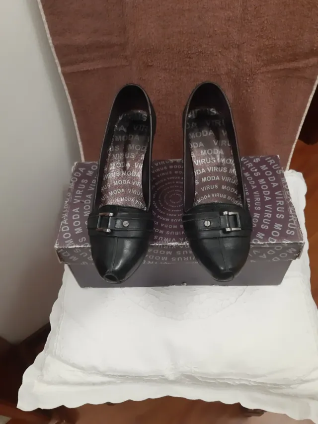 Sapatos de senhora Virus pretos