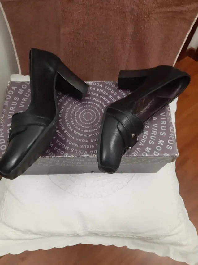 Sapatos de senhora Virus pretos