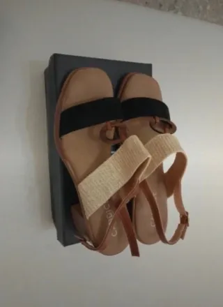 Sandali con tacco quadrato e punta squadrata