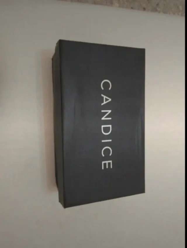 Sandali con tacco quadrato e punta squadrata