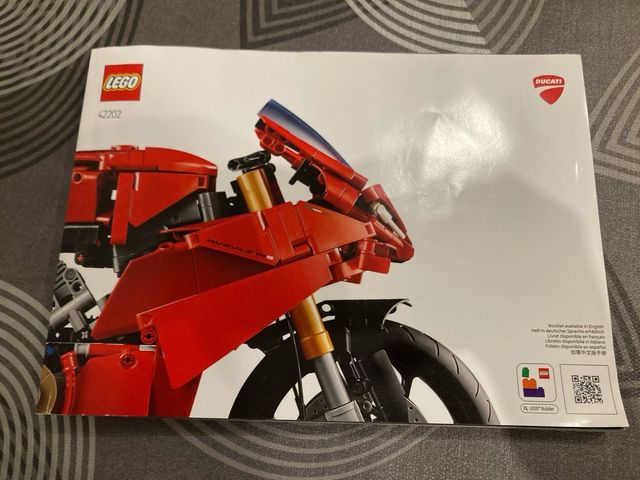 Caja e instrucciones Lego Ducati Panigale V4S
