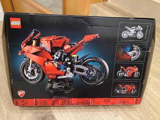 Caja e instrucciones Lego Ducati Panigale V4S