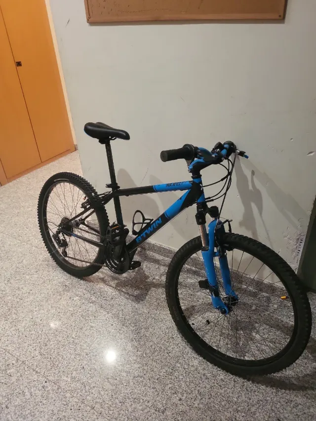 Bicicleta ROCKRIDER Negra y Azul