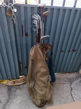 Antiguos palos de golf madera zurdos