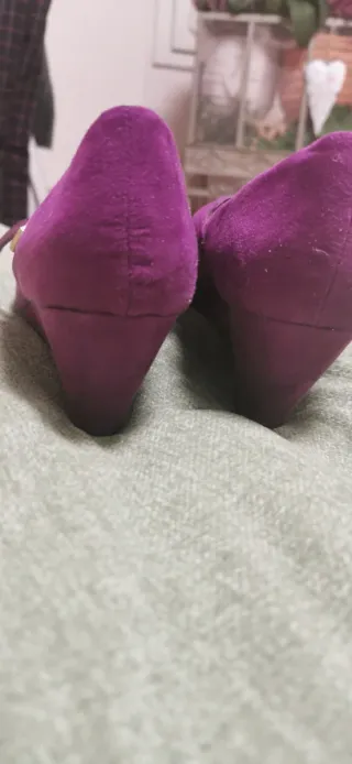 Zapatos de cuña morados Carolina Boix