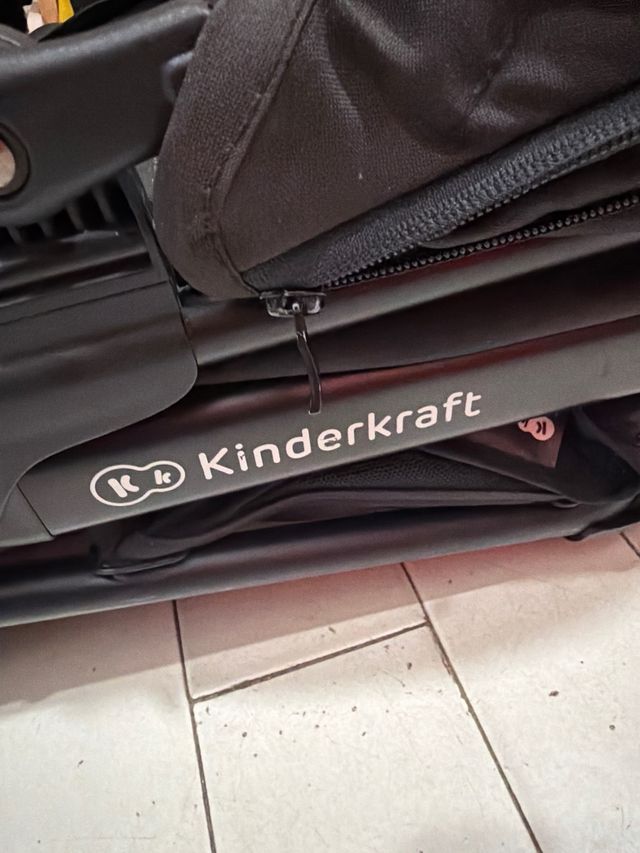 Carrito de bebé negro