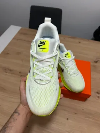 Nike Vomero 18 talla 43 NUEVA