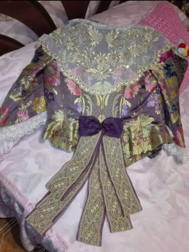 Traje de Fallera sigloXVIII
Zapatos y espardeñas37