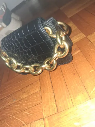 Borsettina nera con catena dorata