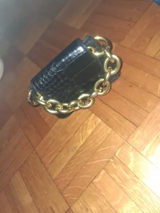 Borsettina nera con catena dorata