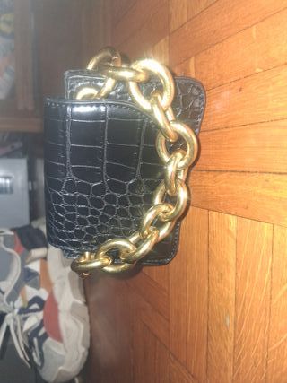 Borsettina nera con catena dorata