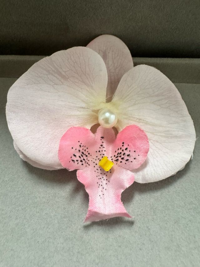 Gancho de flor rosa e branco