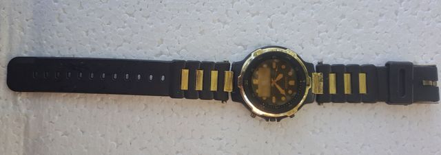 Orologio Quasar Nero e Oro