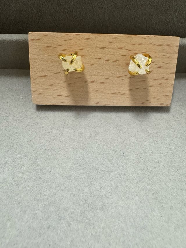 Brincos Pedra Natural Dourado Branco