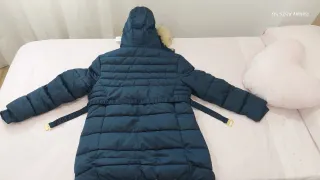 Plumífero azul marino con cinturón Talla 16