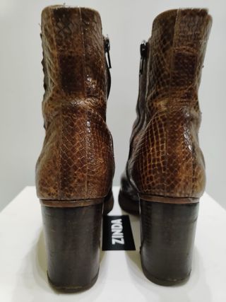 Botines piel efecto cocodrilo