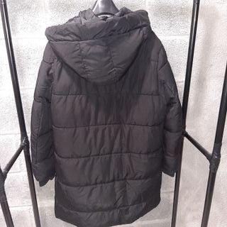 Anorak negro con capucha