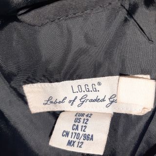 Anorak negro con capucha