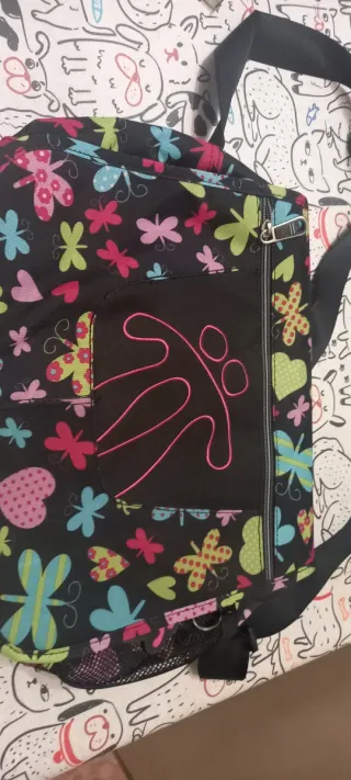 Mochila infantil mariposas y flores