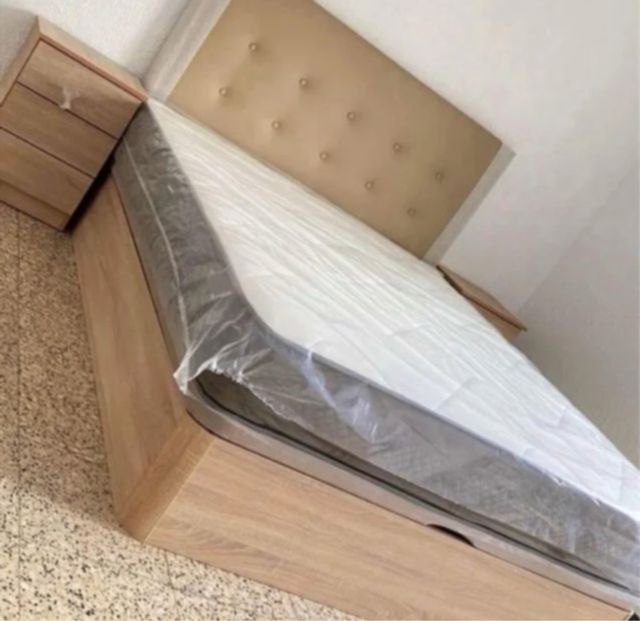 Canapés, testate per letti, somieri, basi imbottite e cuscini