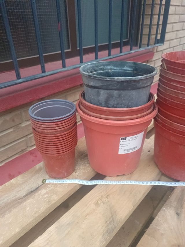 Tiestos macetas de plástico de varias medidas