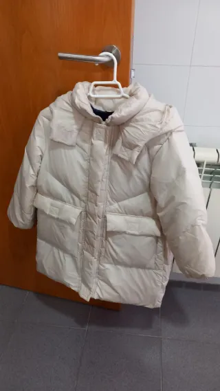 Plumífero niña Zara beige