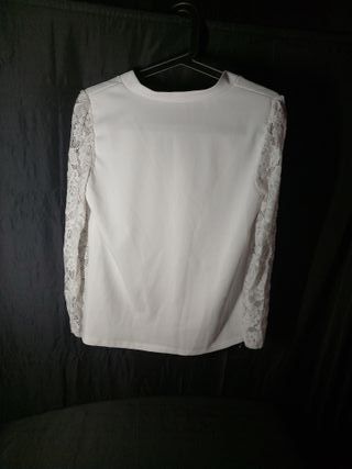 Camiseta blanca manga larga encaje mujer
