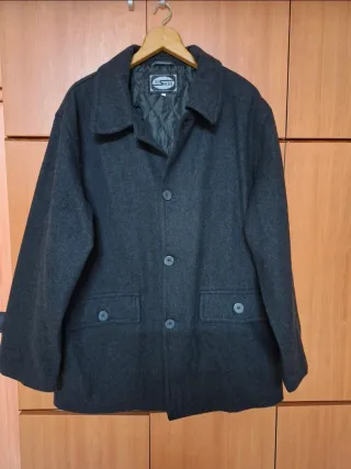 Abrigo Hombre. Color gris. Talla XXL