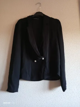Blusa Zara Negra con Perlas y encaje interior
