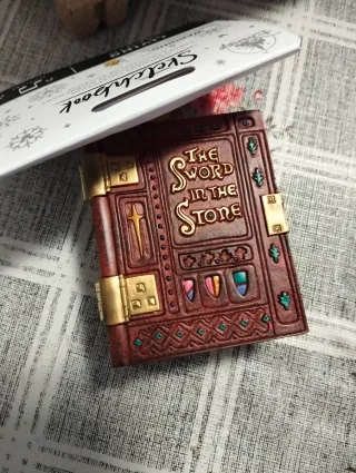 Libro: La spada nella roccia Disney