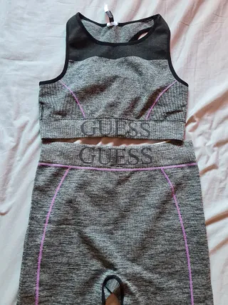 Conjunto deportivo Guess gris