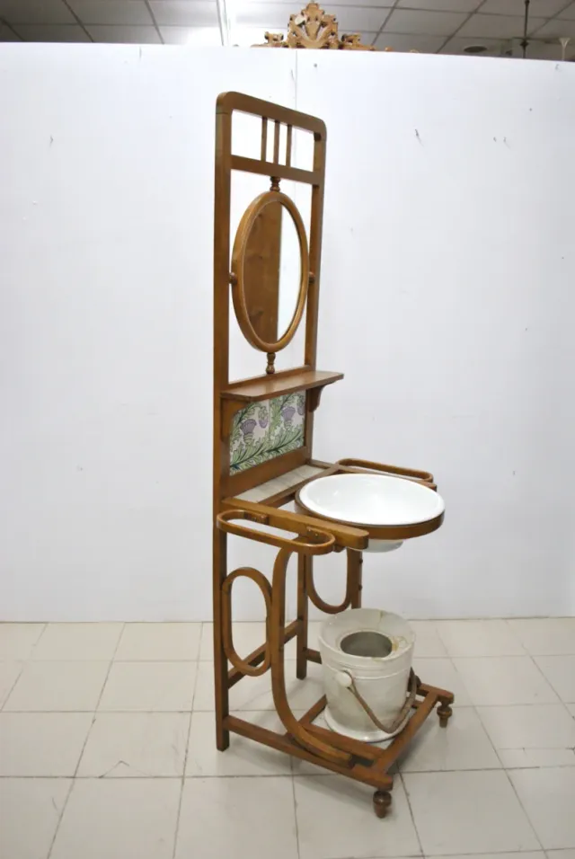 Antiguo palanganero Art Noveau