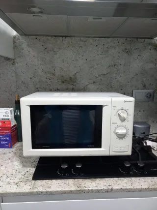 Microondas blanco con grill Firstline