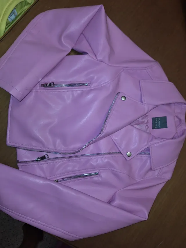Chaqueta rosa estilo motero Primark,apenas usada.