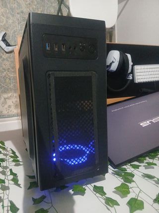 PC Gaming AMD con luces LED azules
