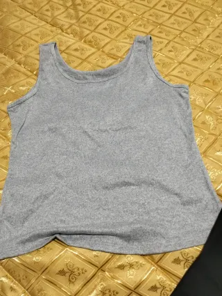 3 canottiere donna taglia unica Veste una L