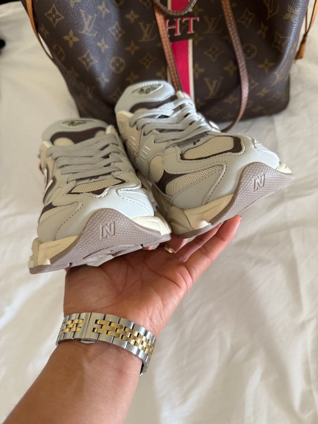 Scarpe New Balance beige e marroni