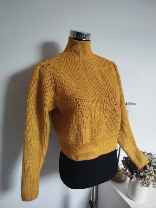 Jersey H&M cuello alto amarillo Talla S/M