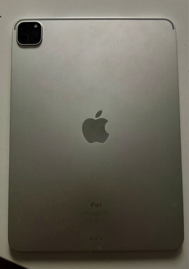 iPad Pro 11 2021 128GB + Funda Teclado Logi