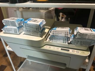 Impresora HP Deskjet 4122e + 8 cartuchos