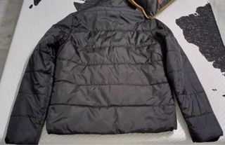 Chaqueta acolchada negra niño