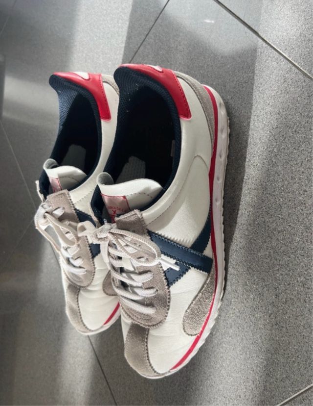 Zapatillas Munich Blancas y Rojas